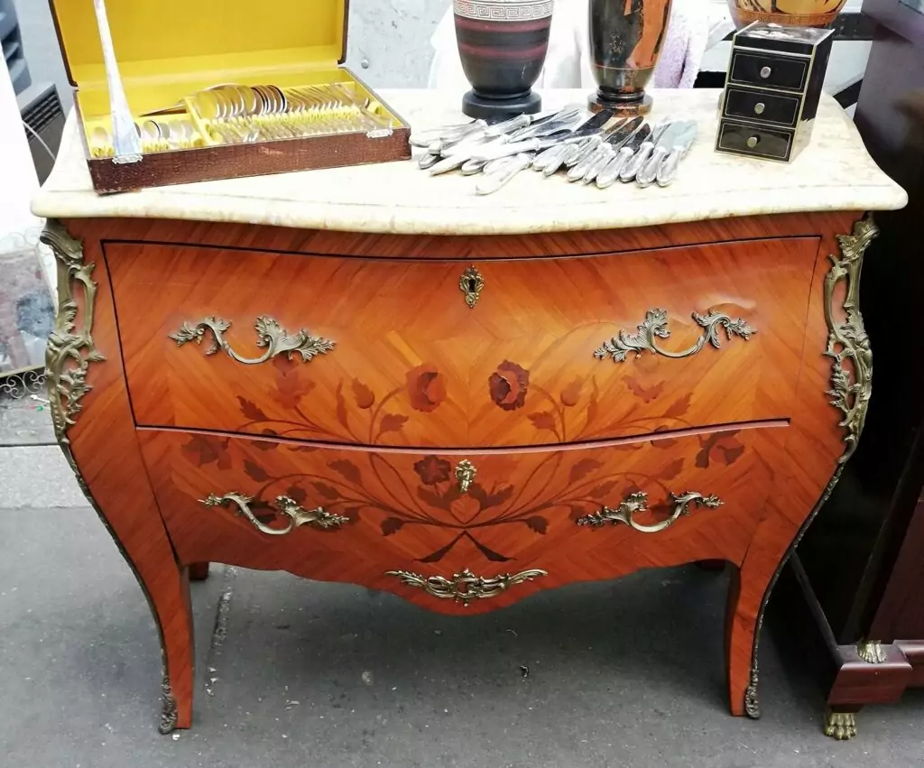 commode-marquetee-dessus-marbre-style-louis-xv-1024x851