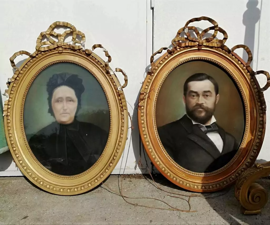 paire-portraits-pastel-19eme-cadre-medaillon-bois-dore-1024x851