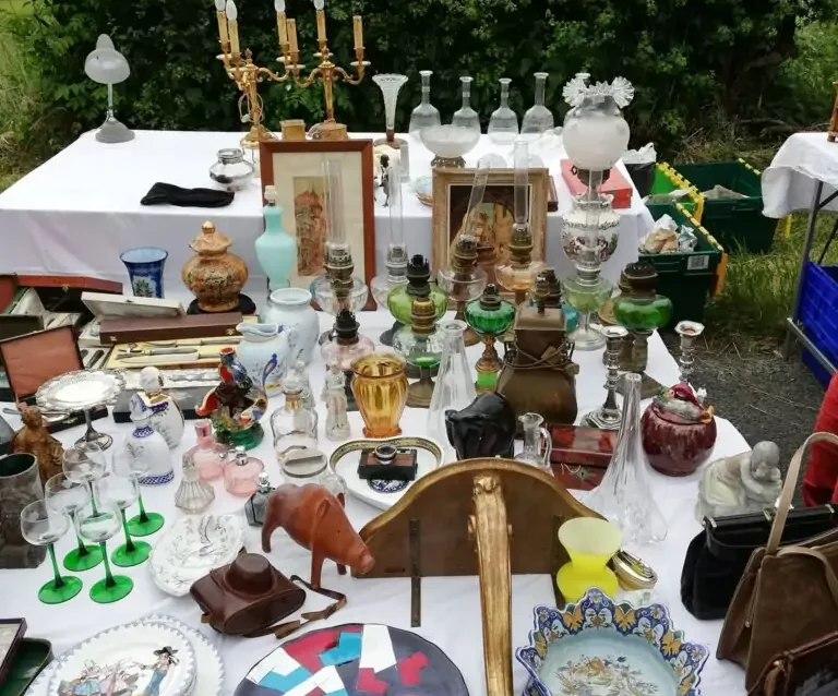 stand-brocante-sac-a-main-vintage-paire-de-chandelier-bronze-768x1024